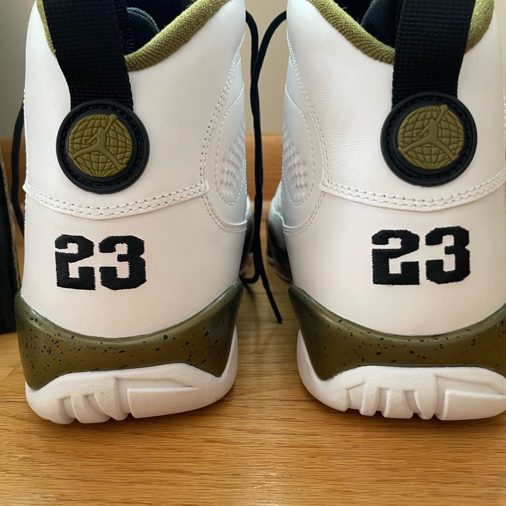 Air Jordan 9 Retro - Picture 4 of 8